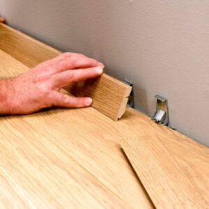 Услуги монтаж плинтуса от компании «Лесинвест»